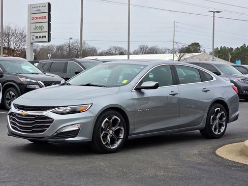 Used 2024 Chevrolet Malibu LT image 2