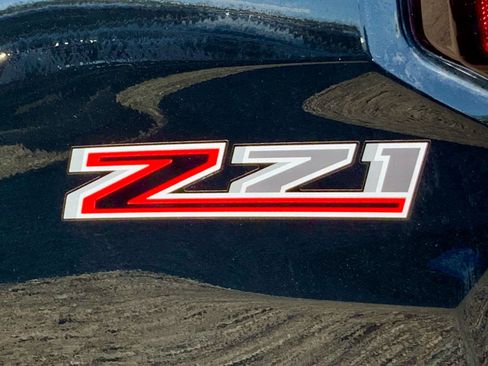 Used 2025 Chevrolet Colorado Z71 AWD/4WD image 16