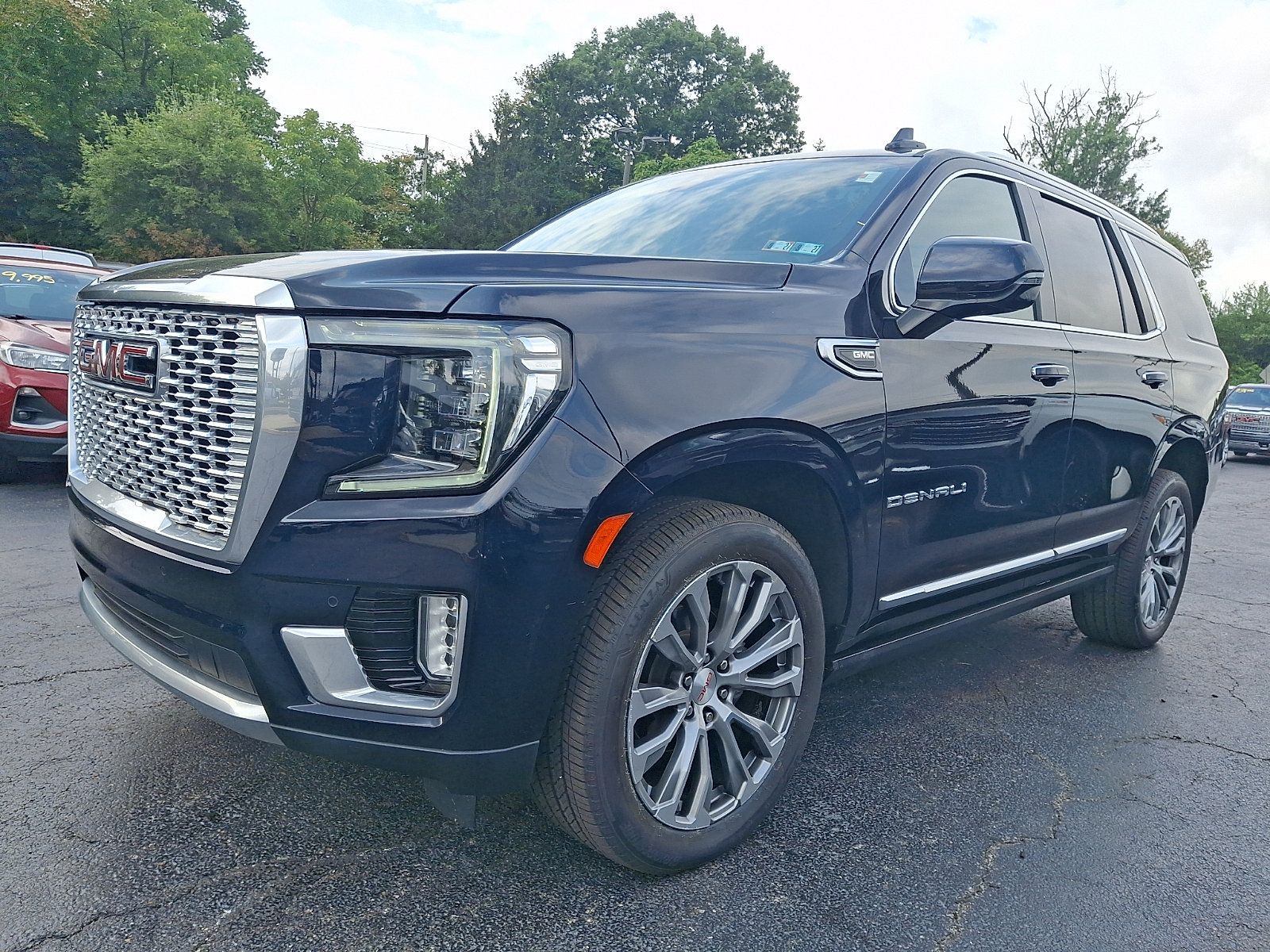 Used 2022 GMC Yukon Denali AWD/4WD image 3