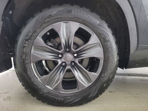 Used 2020 Toyota Highlander XLE image 6