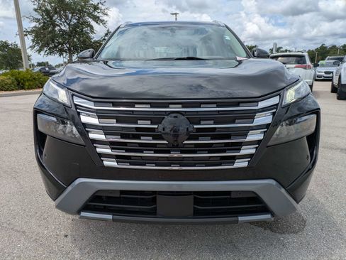 Used 2024 Nissan Rogue SL FWD image 3