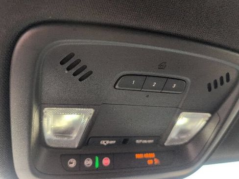 Used 2022 Chevrolet Traverse LT FWD image 34