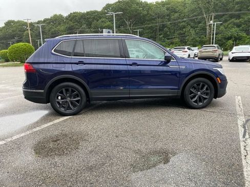 Used 2024 Volkswagen Tiguan SE w/ Panoramic Sunroof Package AWD/4WD image 8