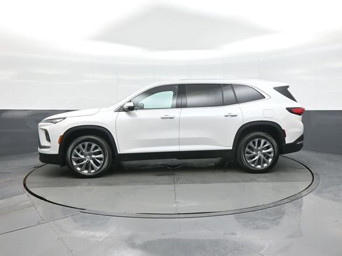 Used 2025 Buick Enclave Preferred w/ Power Package image 4