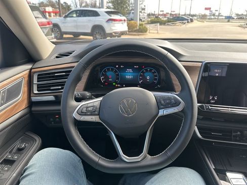 New 2026 Volkswagen Atlas SE image 8