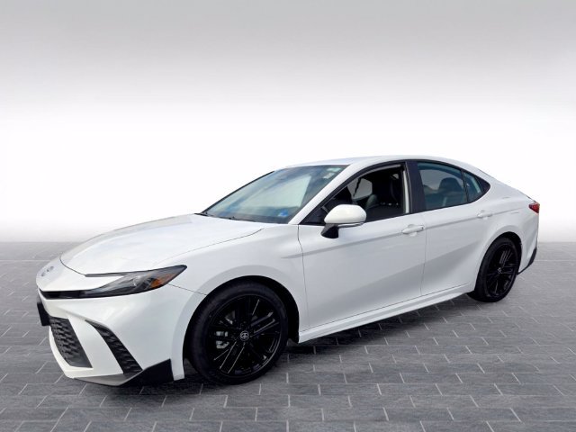 Used 2025 Toyota Camry SE FWD image 3