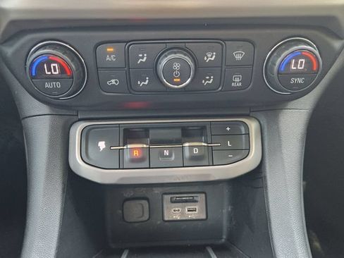 Used 2020 GMC Acadia Denali w/ Technology Package FWD image 21