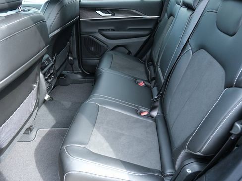 New 2026 Jeep Grand Cherokee Altitude AWD/4WD image 27