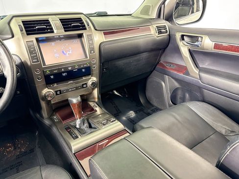 Used 2015 Lexus GX 460 image 31