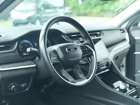Used 2022 Jeep Grand Cherokee L Limited AWD/4WD image 30