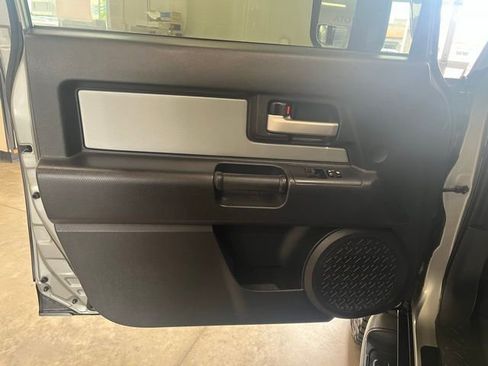 Used 2012 Toyota FJ Cruiser 4WD image 10