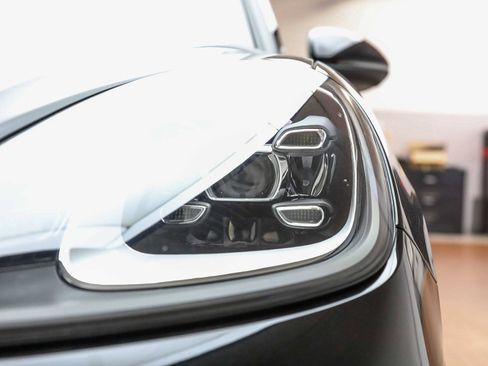 Used 2023 Porsche Cayenne Platinum Edition image 11