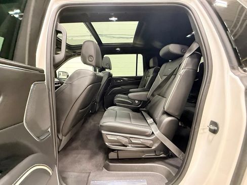 Used 2022 Cadillac Escalade ESV Premium Luxury AWD/4WD image 32