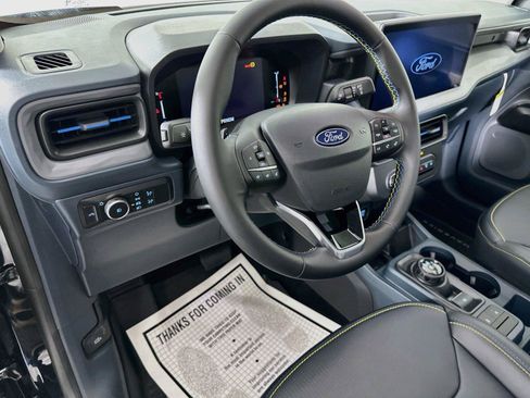Used 2025 Ford Maverick Lobo AWD/4WD image 9