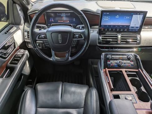 Used 2022 Lincoln Navigator L Reserve AWD/4WD image 11