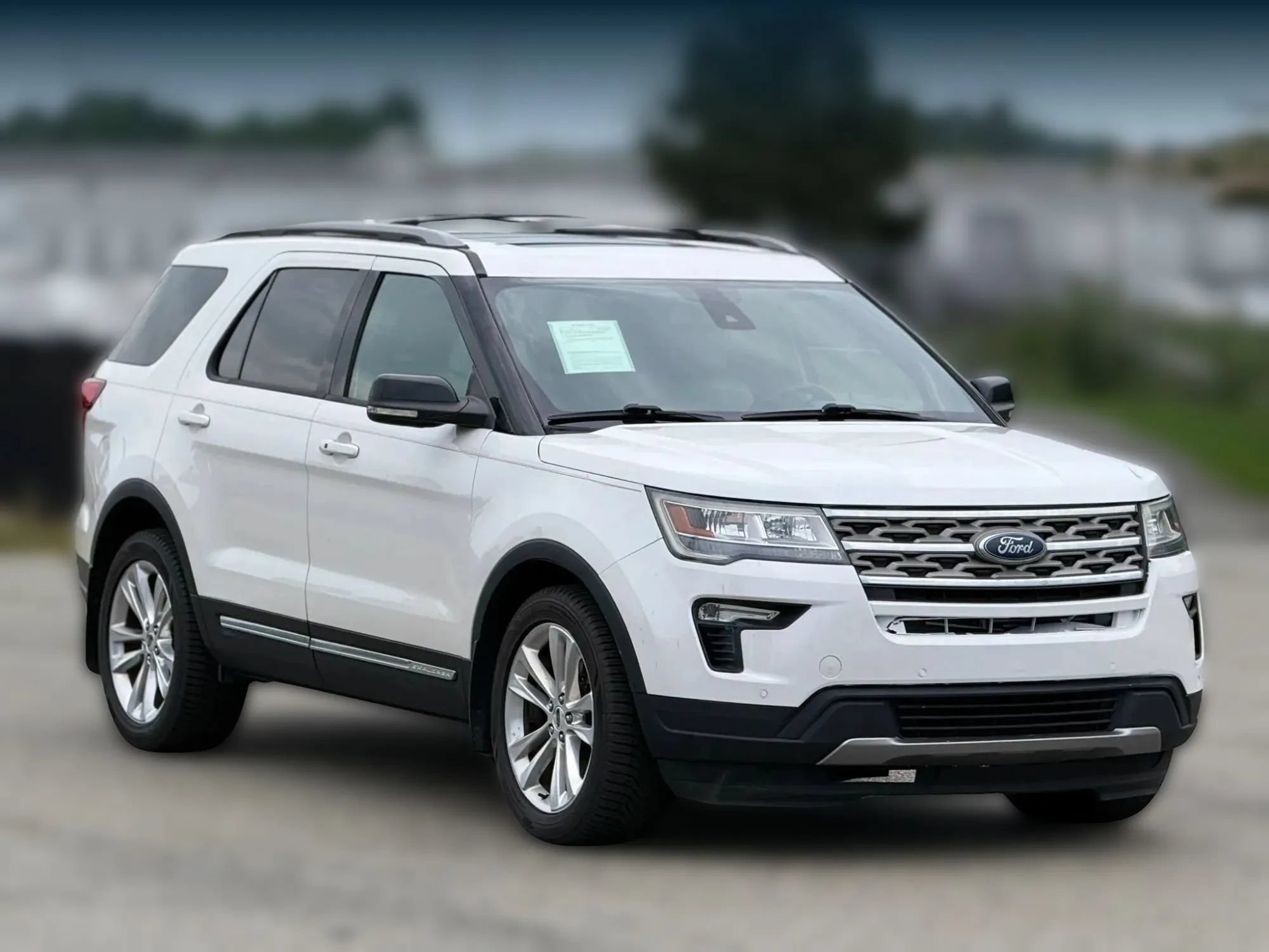 Used 2018 Ford Explorer XLT w/ Equipment Group 202A AWD/4WD image 1