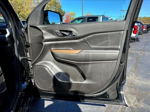 Used 2022 GMC Acadia SLE image 12