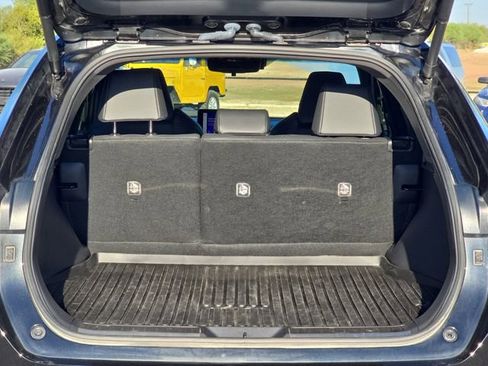 Used 2024 Toyota Venza Limited image 12