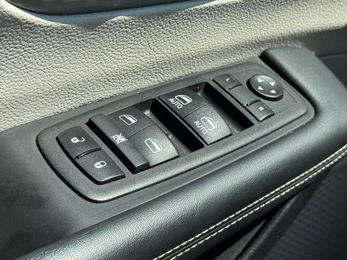 Used 2024 Chrysler Pacifica Touring-L FWD image 24