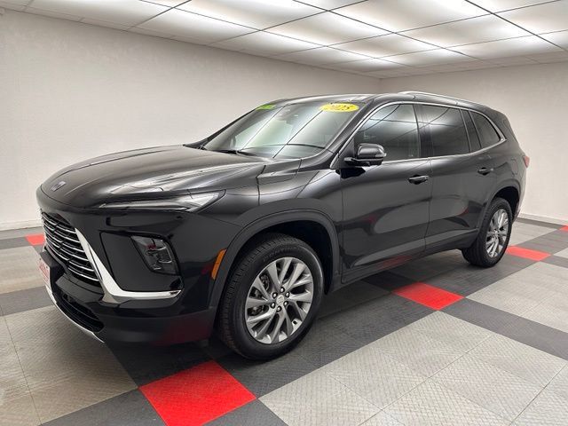 Used 2025 Buick Enclave Preferred AWD/4WD image 3