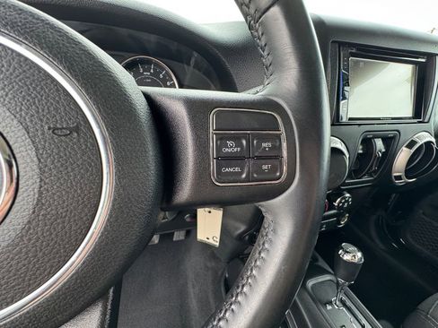 Used 2017 Jeep Wrangler Unlimited Rubicon w/ Connectivity Group AWD/4WD image 23