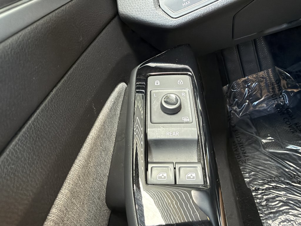 Used 2023 Volkswagen ID.4 Pro RWD image 26