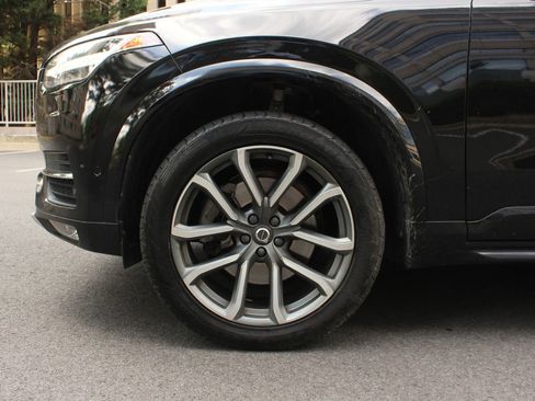 Used 2018 Volvo XC90 T6 Momentum w/ Convenience Package AWD/4WD image 11