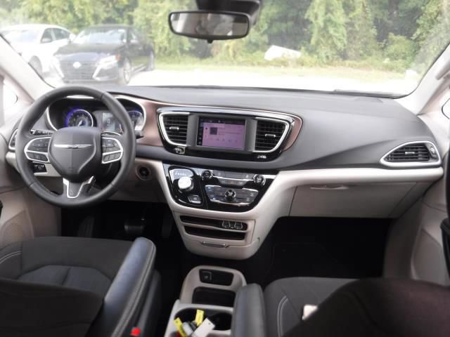 Used 2023 Chrysler Voyager LX FWD image 9