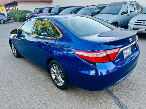 Used 2015 Toyota Camry SE w/ Moonroof Package FWD image 4