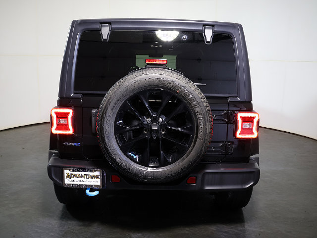 Used 2023 Jeep Wrangler Unlimited Sahara w/ Cold Weather Group AWD/4WD image 10
