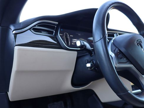 Used 2015 Tesla Model S 70D image 25