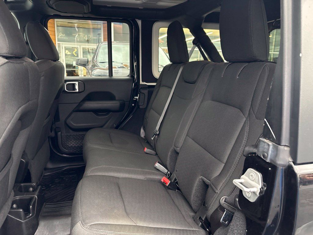 Used 2018 Jeep Wrangler Unlimited Sahara AWD/4WD image 18