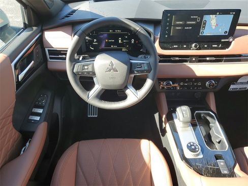 New 2026 Mitsubishi Outlander SEL image 9