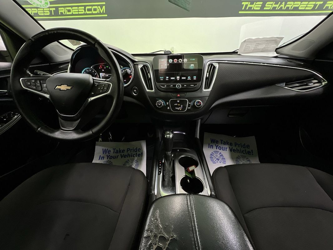 Used 2017 Chevrolet Malibu LT FWD image 18