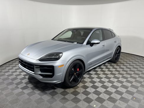 Certified 2026 Porsche Cayenne GTS AWD/4WD image 11