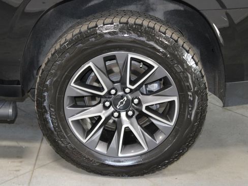 Used 2023 Chevrolet Suburban Z71 w/ Luxury Package image 20