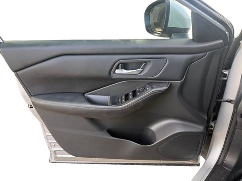 Used 2025 Nissan Rogue SV AWD/4WD image 17