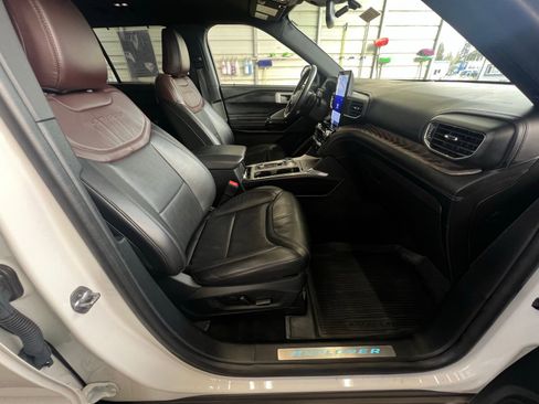 Used 2021 Ford Explorer Platinum w/ Equipment Group 601A image 16
