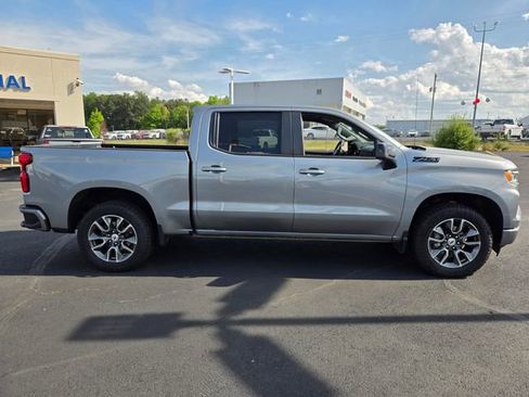 Used 2023 Chevrolet Silverado 1500 RST AWD/4WD image 2