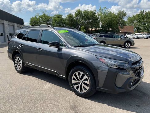 Used 2023 Subaru Outback Premium AWD/4WD image 10