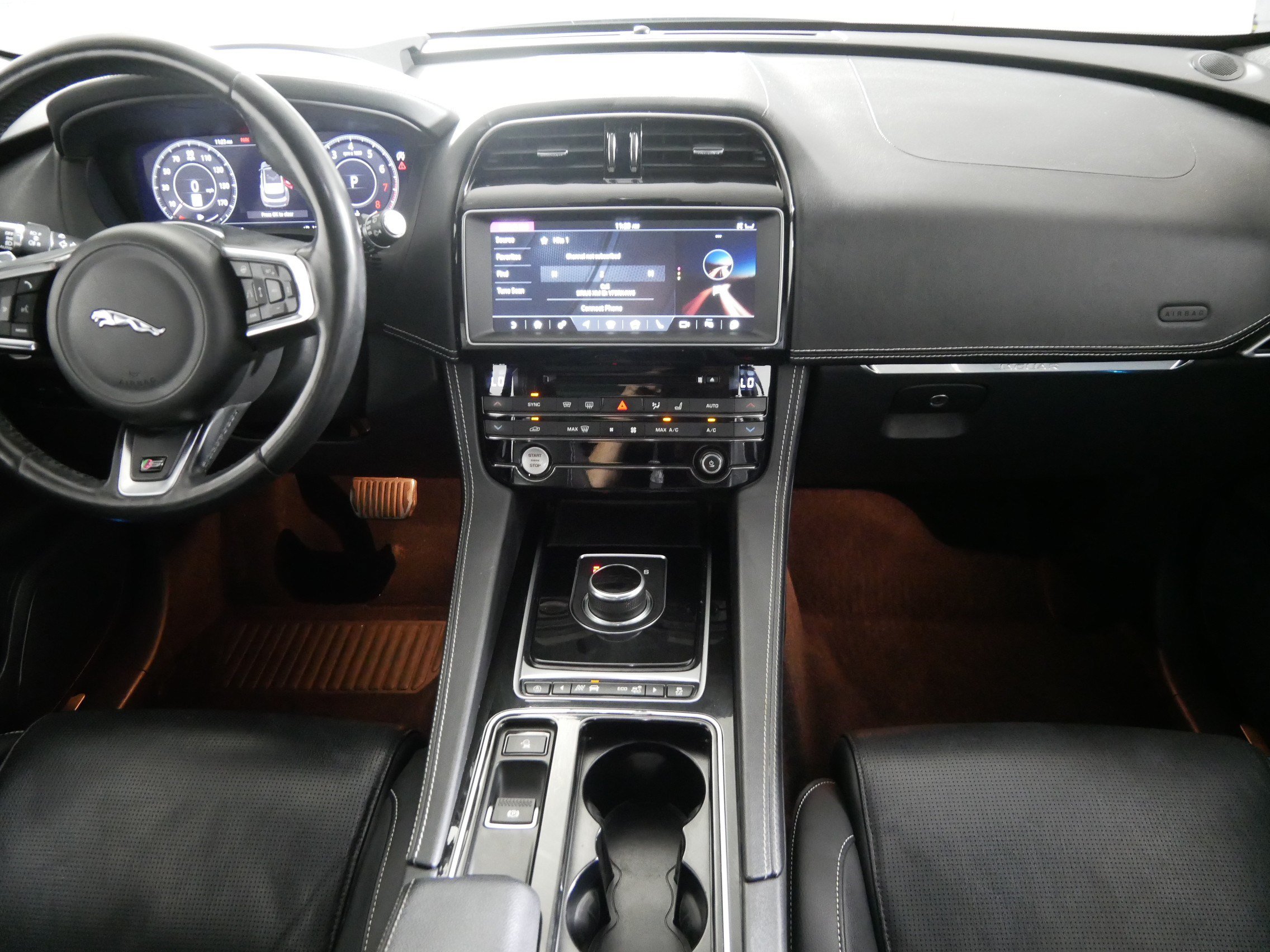 Used 2019 Jaguar F-PACE S AWD/4WD image 10