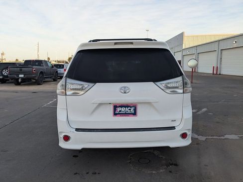 Used 2016 Toyota Sienna SE image 6