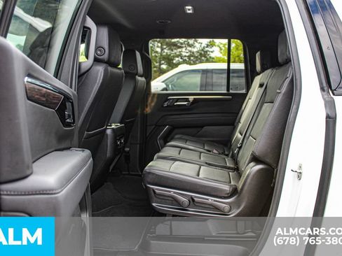 Used 2025 Chevrolet Suburban Z71 AWD/4WD image 17