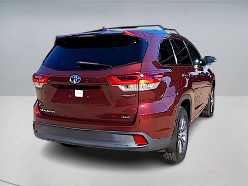 Used 2018 Toyota Highlander XLE image 5