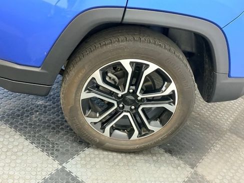 Certified 2022 Jeep Compass Limited w/ Sun and Sound Group AWD/4WD image 17
