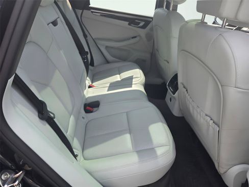 Used 2019 Porsche Macan S w/ Premium Package AWD/4WD image 9