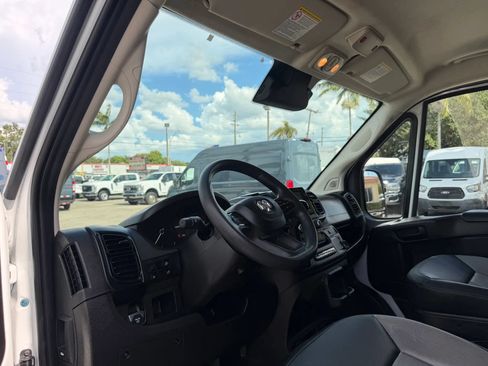 Used 2024 RAM ProMaster 2500 w/ Convenience Group FWD image 11