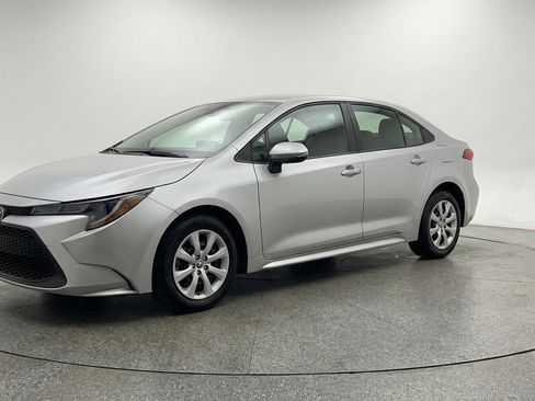 Used 2025 Toyota Corolla LE FWD image 3