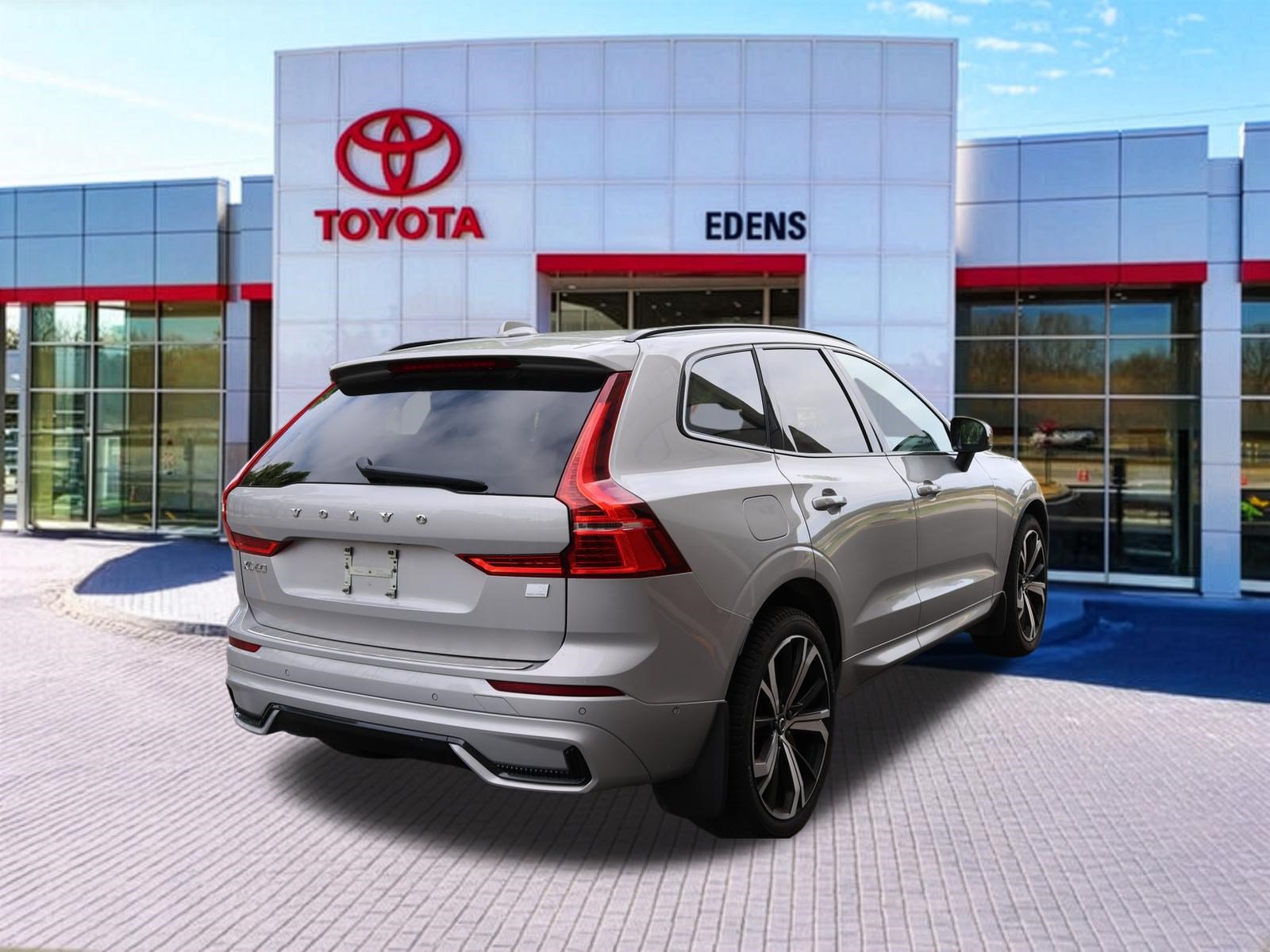 Used 2024 Volvo XC60 T8 Ultimate AWD/4WD image 3