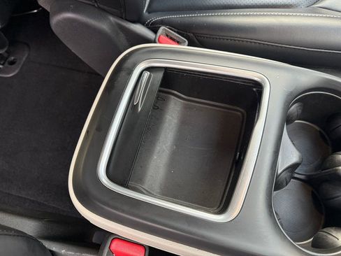 Used 2024 Chrysler Pacifica Select image 29